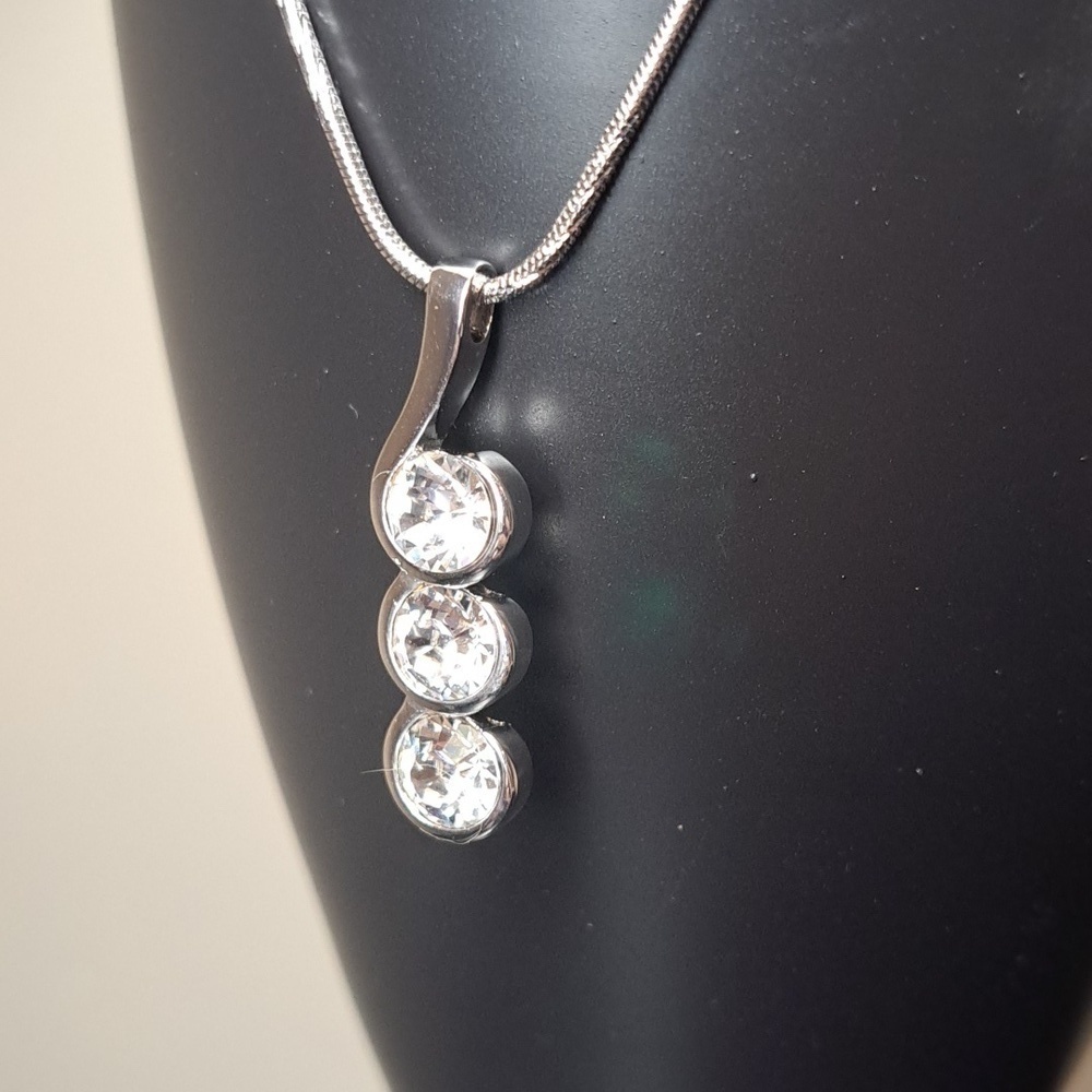 Fifth Avenue Collection Silver Tone Necklace NEW